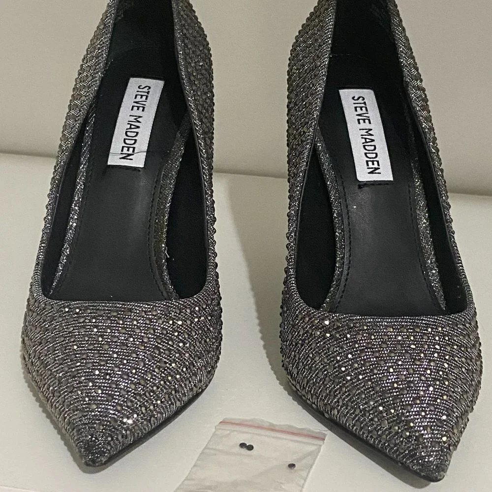 Black Studded Rhinestone Steve Madden Heels Pumps Size 6 With Box